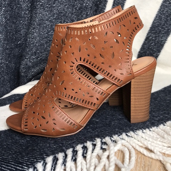 XOXO Bloom Heeled Sandal - Picture 2 of 6